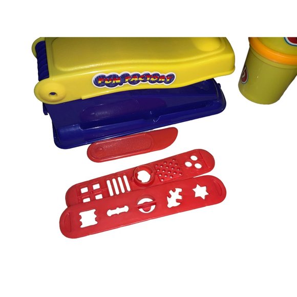 Play-Doh Play Set- FUN FACTORY— squeeze & mold shapes - Picture 8 of 10